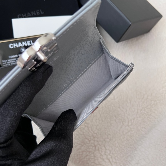 Auth Chanel Classic Gray Grained Calfskin CC logo Flap Card Holder - RARE - Picture 6 of 7